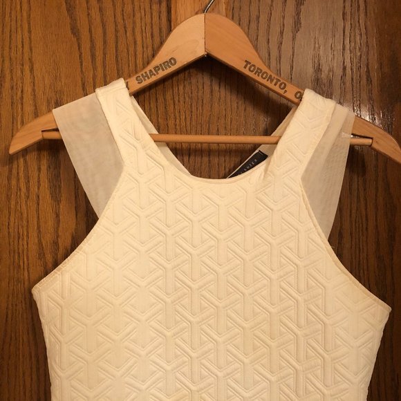 White dress, Form-Hugging Fit - Picture 2 of 6